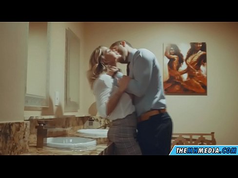 ❤️ Þegar busty ljóska tælir þig á almenningssalerni Ofsagt kynlíf á is.pinkporno.ru ❌️